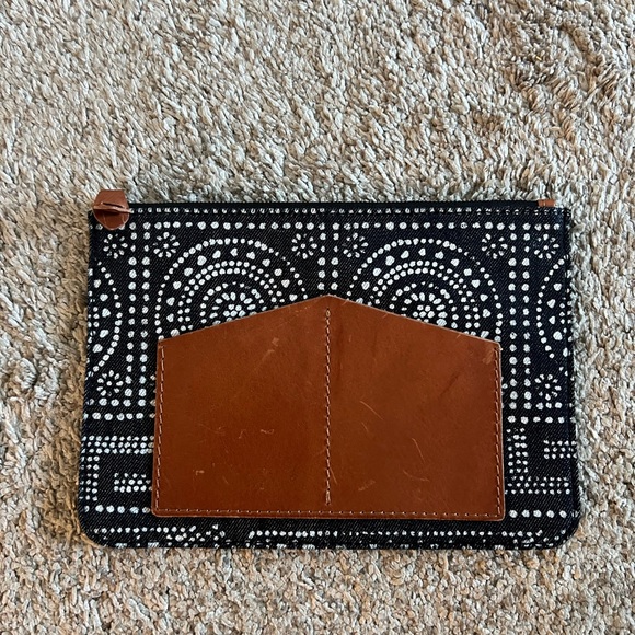 NEW Madewell Clutch with Leather pockets - Picture 1 of 3